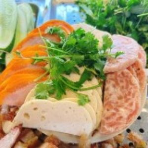 BÁNH MÌ HEO QUAY