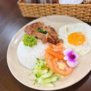 CƠM TẤM ( SƯỜN TRỨNG )